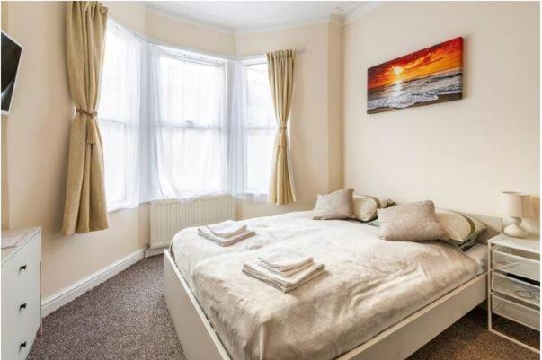 Lovely 1-Bedroom Condo Near The Sea Front Southend-on-Sea Ngoại thất bức ảnh
